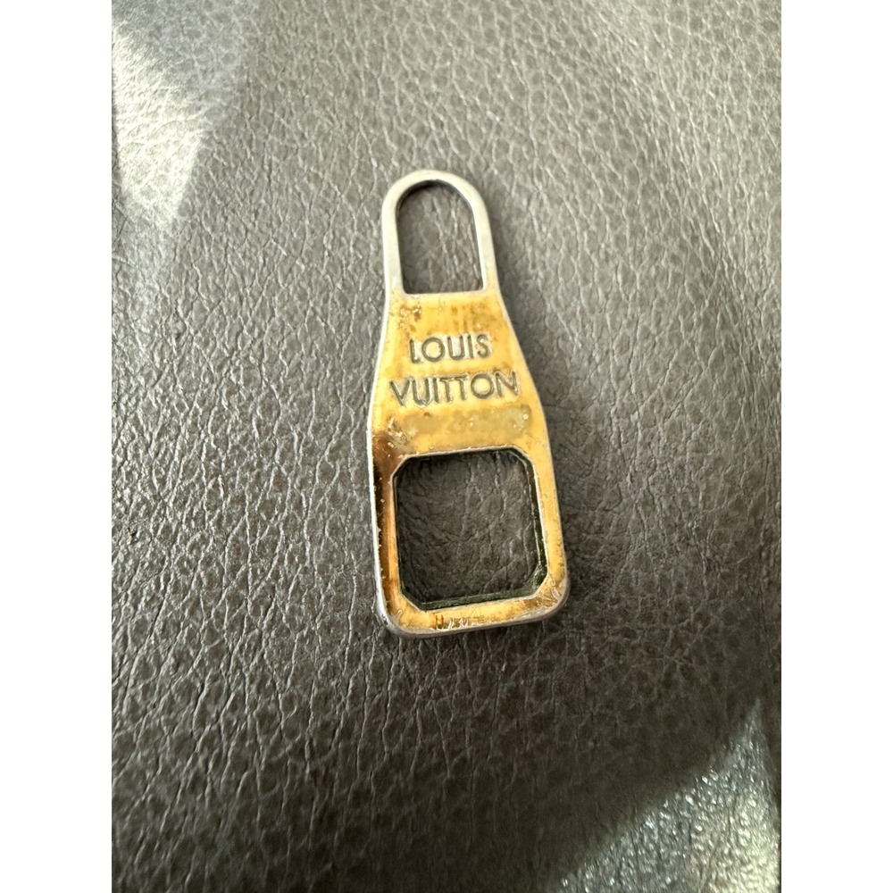 Louis Vuitton Silver Tone Metal Zipper Pull Tab Replacement Hardware Vintage